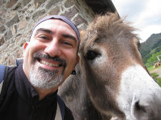 Col gioco vive e lavora